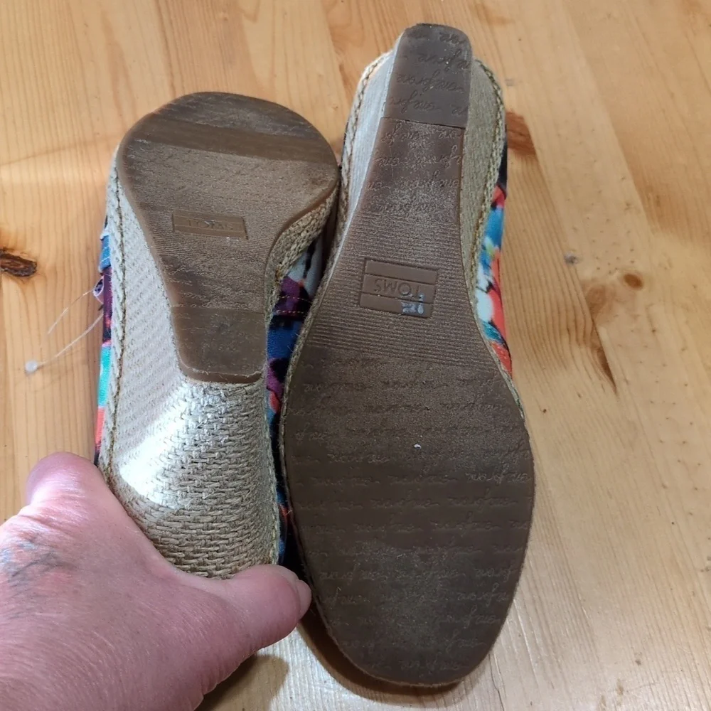 Step into Summer with Toms Oahu Espadrille: Perfect Blend of Style and Comfort - Picture 11 of 15